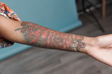 Warum jährliche Nachkontrolle im Tattoo-Studio?